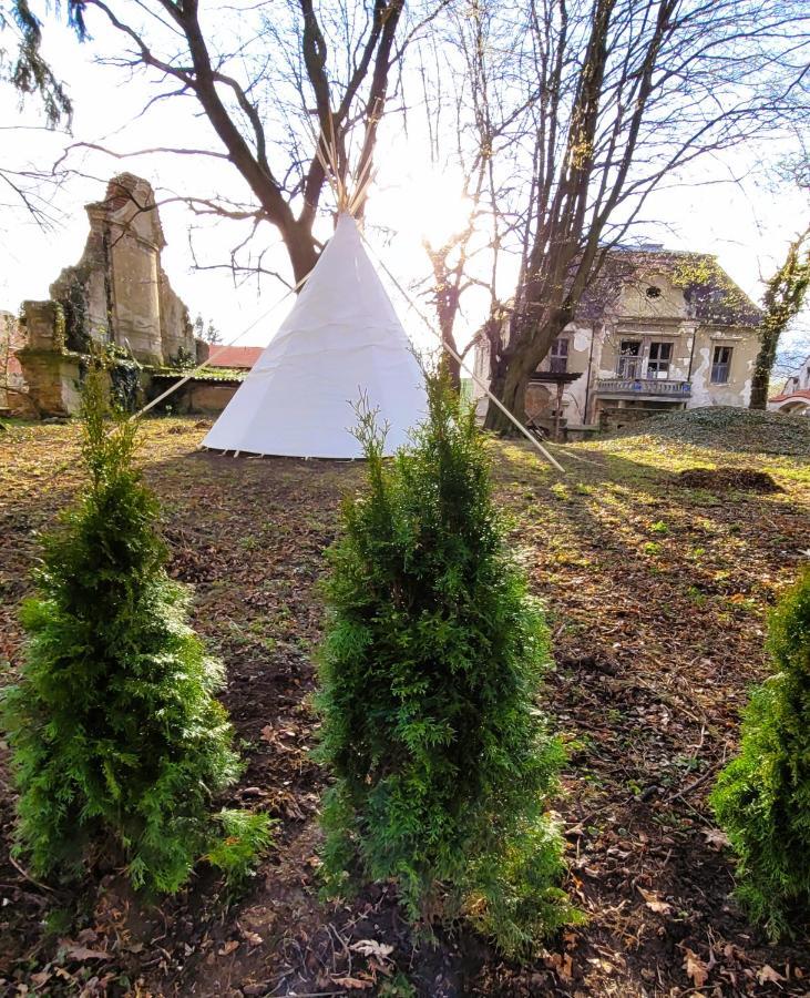 Chateau Moravany - Apartmany, Teepee A Wellness Ronov Nad Doubravou Zewnętrze zdjęcie