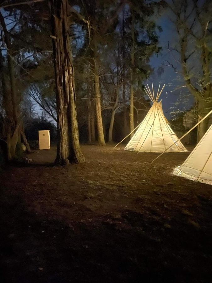 Chateau Moravany - Apartmany, Teepee A Wellness Ronov Nad Doubravou Zewnętrze zdjęcie