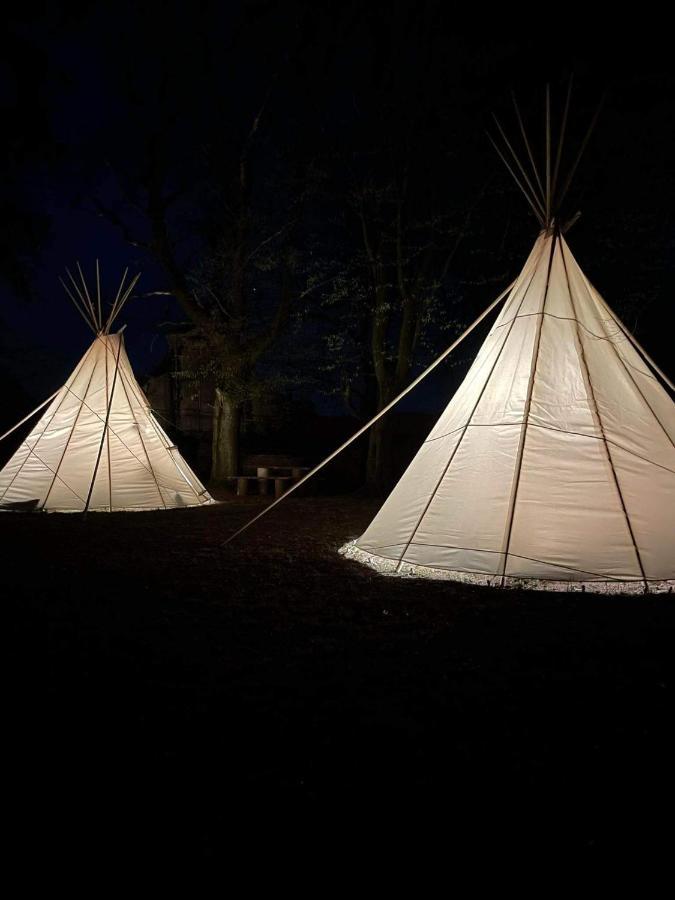 Chateau Moravany - Apartmany, Teepee A Wellness Ronov Nad Doubravou Zewnętrze zdjęcie