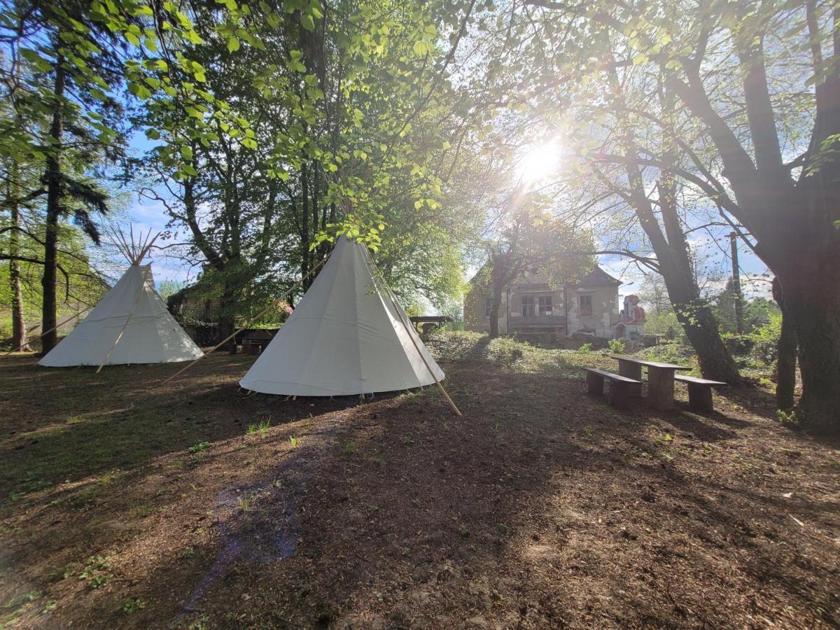 Chateau Moravany - Apartmany, Teepee A Wellness Ronov Nad Doubravou Zewnętrze zdjęcie