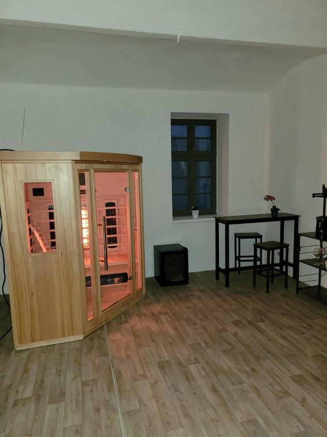 Chateau Moravany - Apartmany, Teepee A Wellness Ronov Nad Doubravou Zewnętrze zdjęcie