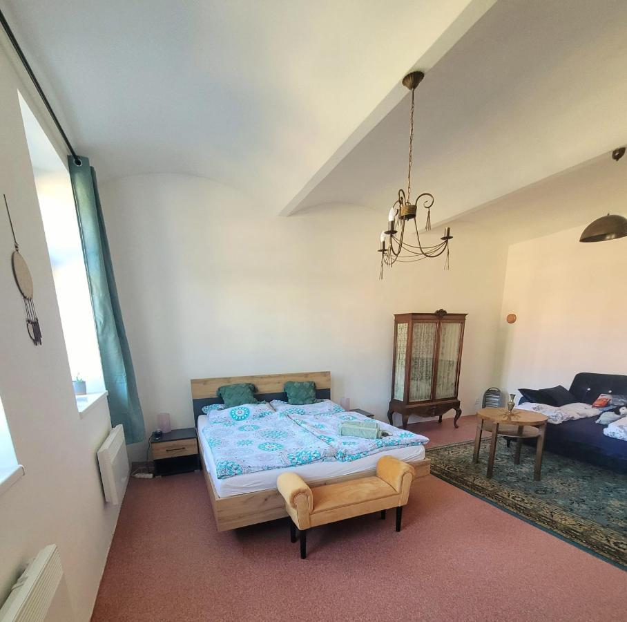 Chateau Moravany - Apartmany, Teepee A Wellness Ronov Nad Doubravou Zewnętrze zdjęcie