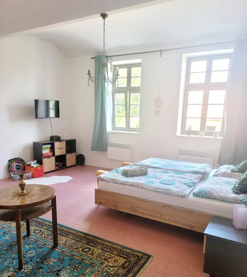 Chateau Moravany - Apartmany, Teepee A Wellness Ronov Nad Doubravou Zewnętrze zdjęcie