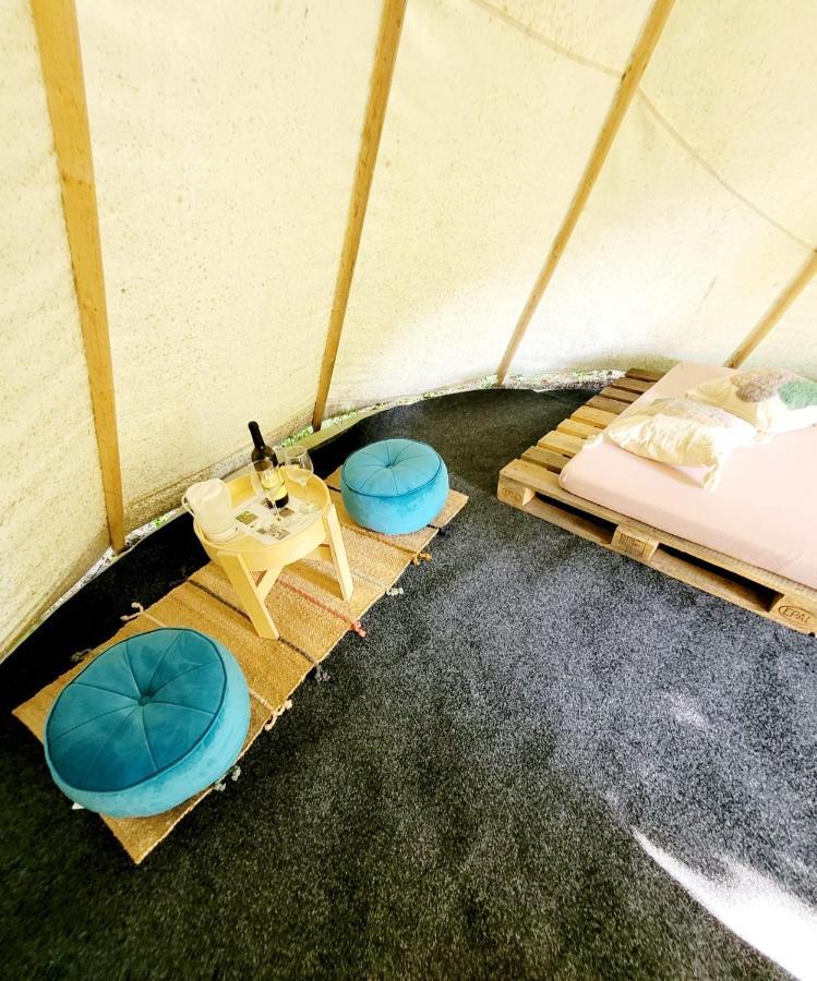 Chateau Moravany - Apartmany, Teepee A Wellness Ronov Nad Doubravou Zewnętrze zdjęcie