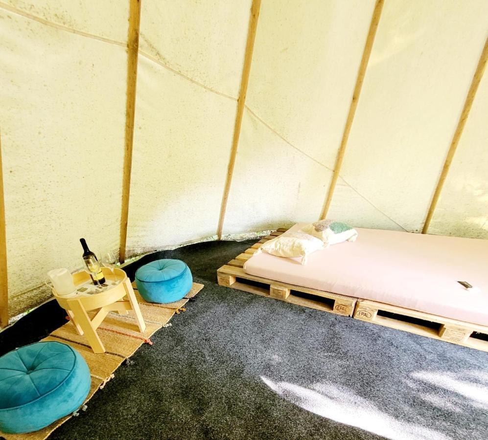 Chateau Moravany - Apartmany, Teepee A Wellness Ronov Nad Doubravou Zewnętrze zdjęcie