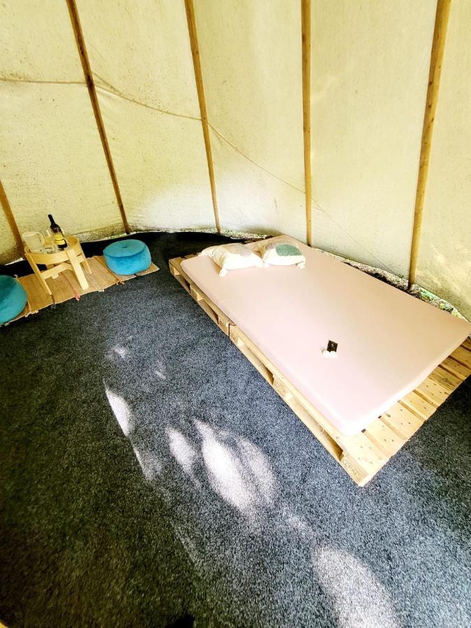 Chateau Moravany - Apartmany, Teepee A Wellness Ronov Nad Doubravou Zewnętrze zdjęcie