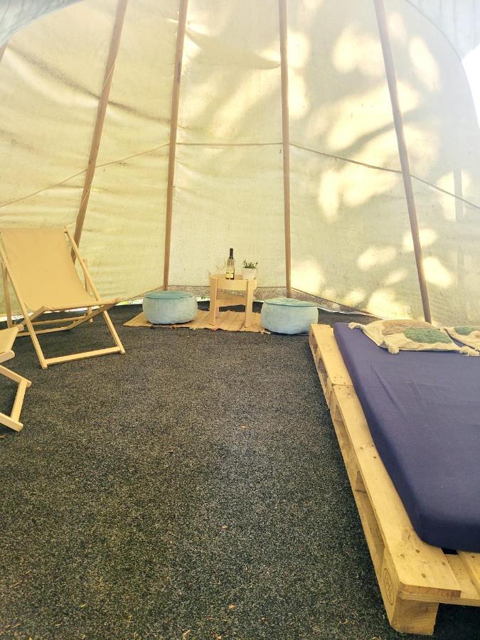 Chateau Moravany - Apartmany, Teepee A Wellness Ronov Nad Doubravou Zewnętrze zdjęcie