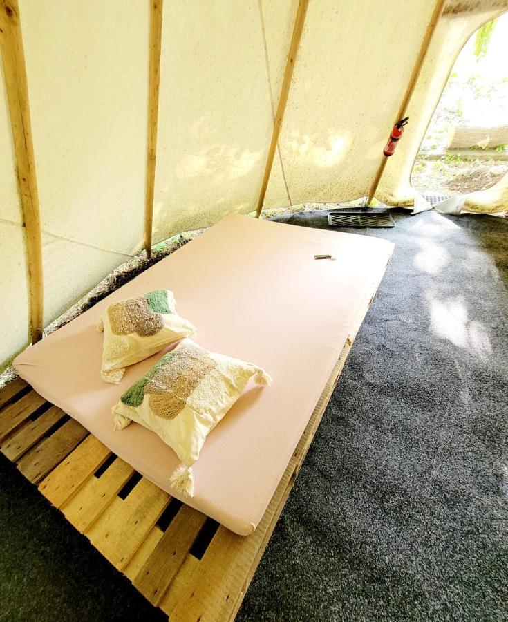 Chateau Moravany - Apartmany, Teepee A Wellness Ronov Nad Doubravou Zewnętrze zdjęcie