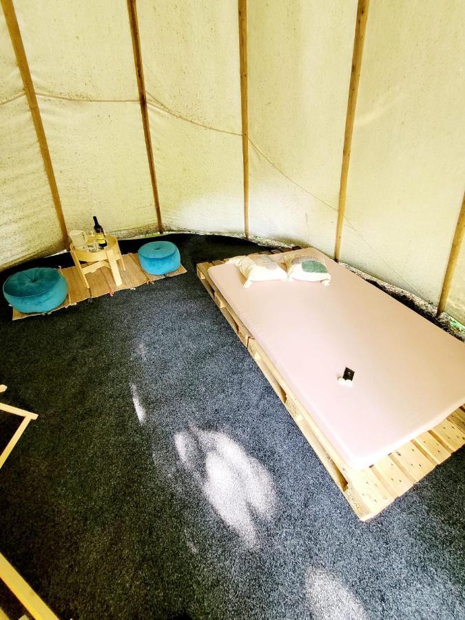 Chateau Moravany - Apartmany, Teepee A Wellness Ronov Nad Doubravou Zewnętrze zdjęcie