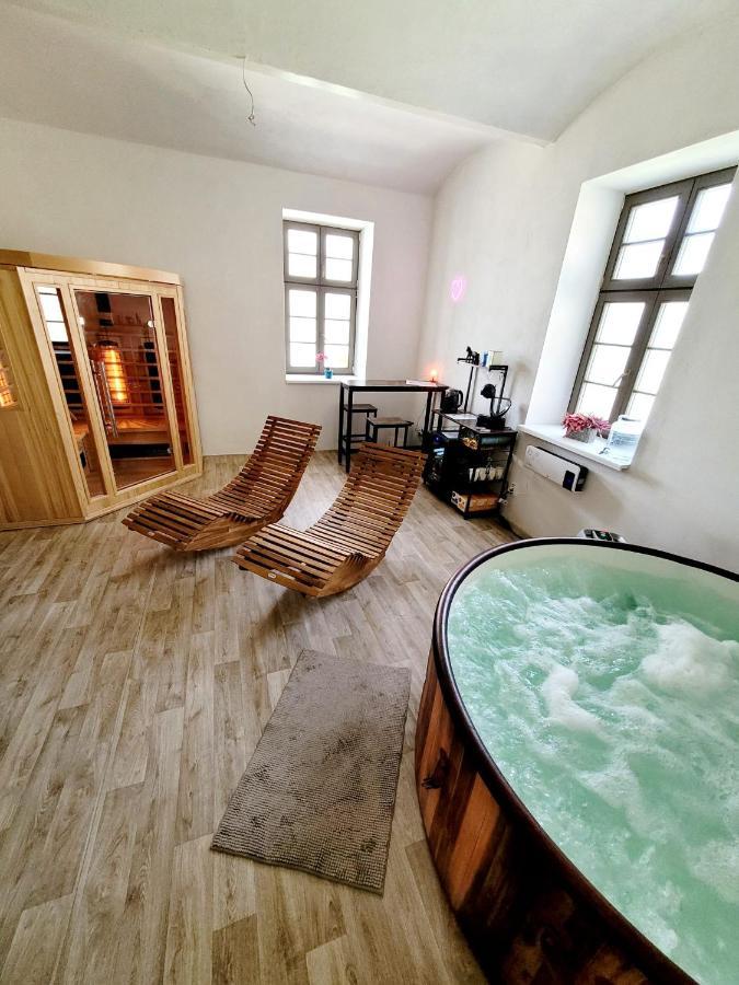 Chateau Moravany - Apartmany, Teepee A Wellness Ronov Nad Doubravou Zewnętrze zdjęcie