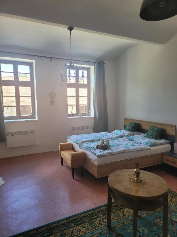Chateau Moravany - Apartmany, Teepee A Wellness Ronov Nad Doubravou Zewnętrze zdjęcie