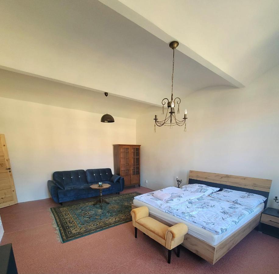 Chateau Moravany - Apartmany, Teepee A Wellness Ronov Nad Doubravou Zewnętrze zdjęcie